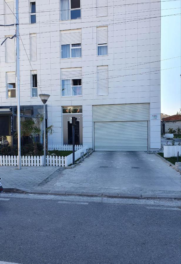Rovena'S Apartment - Free Parking Tirana Exterior foto