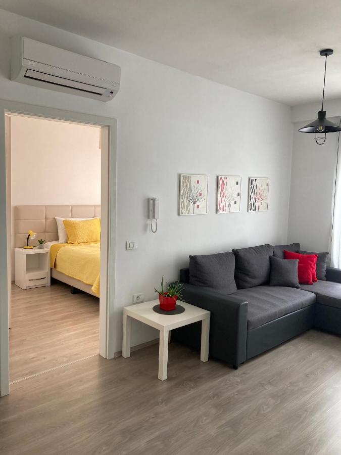 Rovena'S Apartment - Free Parking Tirana Exterior foto